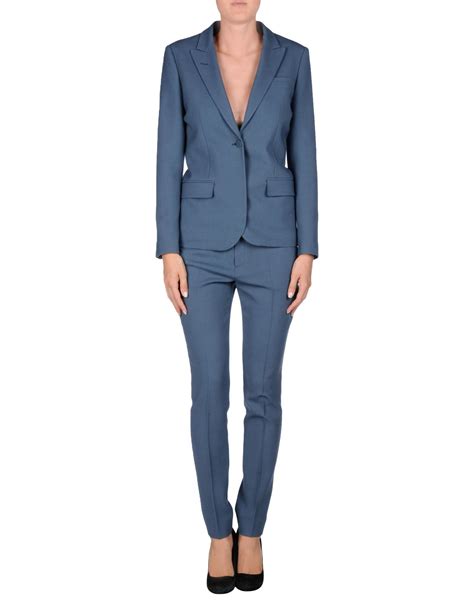 women's gucci suit